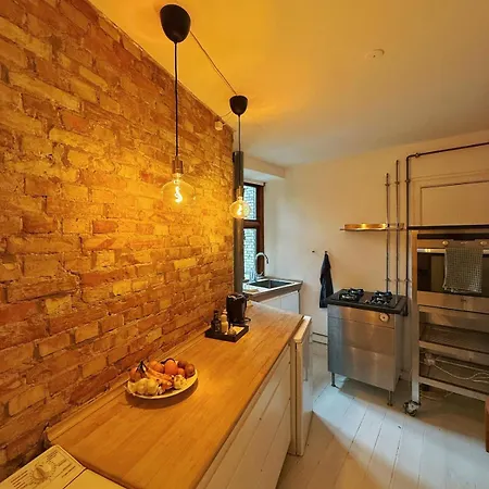 & Stylish 3-person I 5 Min To Metro *