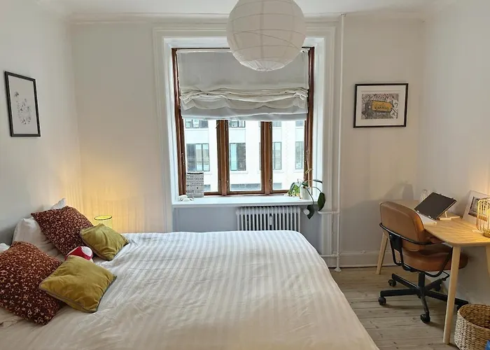 & Stylish 3-person I 5 Min To Metro Apartment *