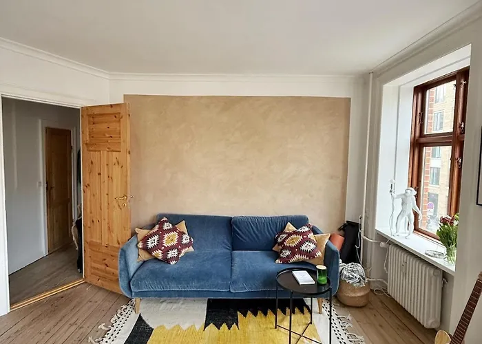 & Stylish 3-person I 5 Min To Metro *