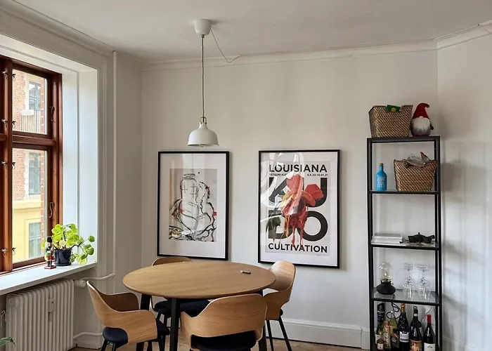 & Stylish 3-person I 5 Min To Metro Apartment