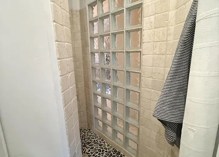 Apartment & Stylish 3-person I 5 Min To Metro