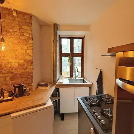 Apartman & Stylish 3-person I 5 Min To Metro *